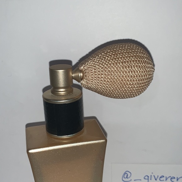 Japanese Cherry Blossom Radiant Powder Spray - Picture 3 of 9